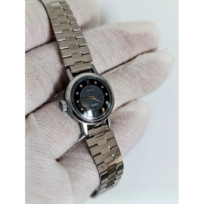 Slava Cal. 1601 USSR Women's Wristwatch 1980s 17 Jewels Mechanical NOS