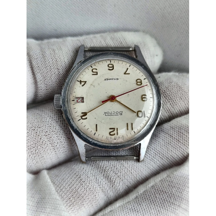Vostok 2214 Soviet Men's Wristwatch 1970s 18 Jewels Mechanical