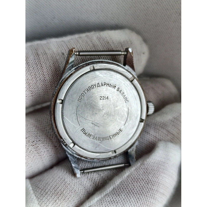 Vostok 2214 Soviet Men's Wristwatch 1970s 18 Jewels Mechanical