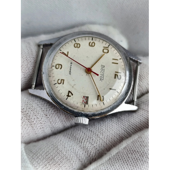 Vostok 2214 Soviet Men's Wristwatch 1970s 18 Jewels Mechanical