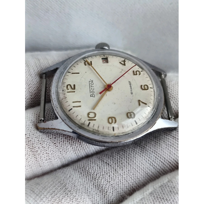 Vostok 2214 Soviet Men's Wristwatch 1970s 18 Jewels Mechanical