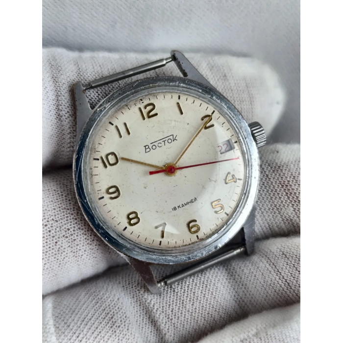 Vostok 2214 Soviet Men's Wristwatch 1970s 18 Jewels Mechanical