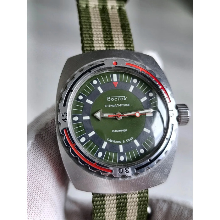 Vostok Amphibia Cal. 2209 USSR 1980s Men's Mechanical Wristwatch 18 Jewels