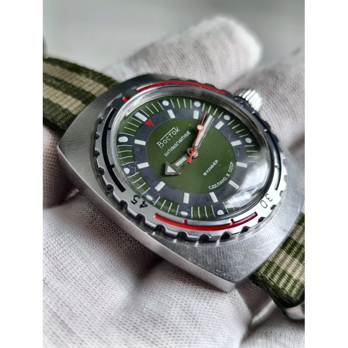 Vostok Amphibia Cal. 2209 USSR 1980s Men's Mechanical Wristwatch 18 Jewels