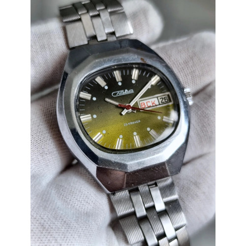 Slava 2428 USSR Men's Mechanical Wristwatch, 1980s, 26 Jewels