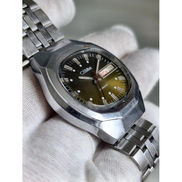 Slava 2428 USSR Men's Mechanical Wristwatch, 1980s, 26 Jewels