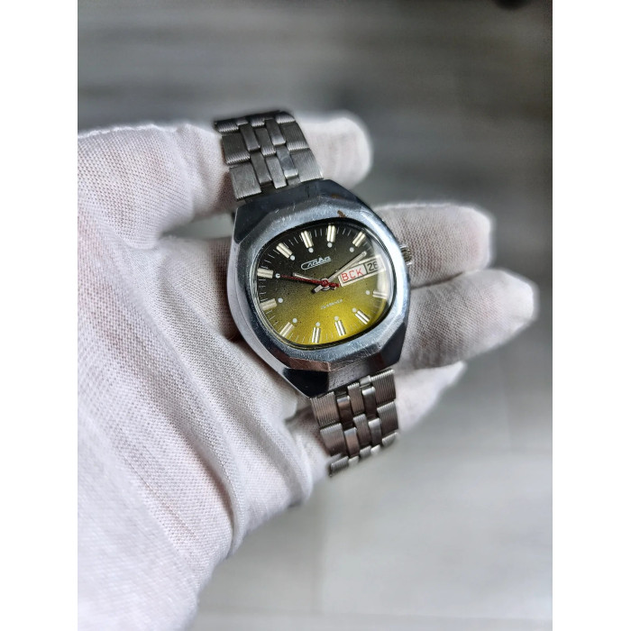 Slava 2428 USSR Men's Mechanical Wristwatch, 1980s, 26 Jewels