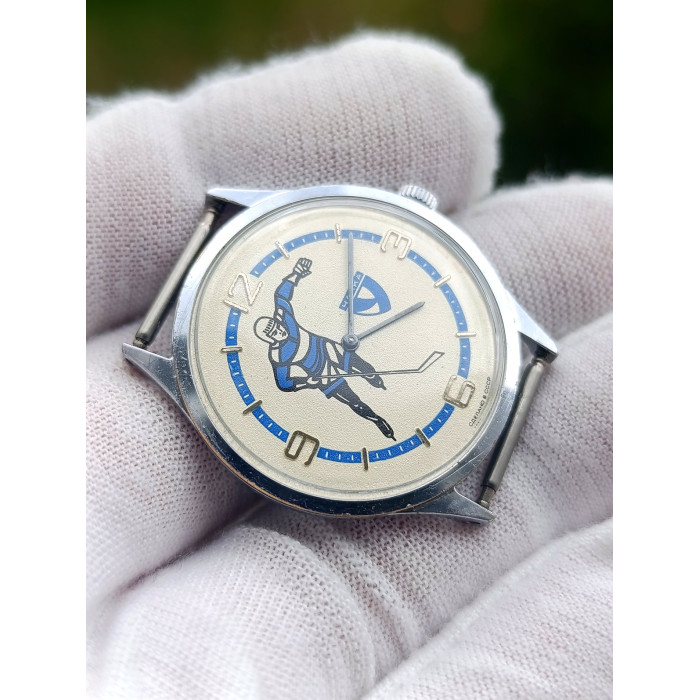 Chaika Hockey Player — Vintage Soviet Watch, Caliber 1601A