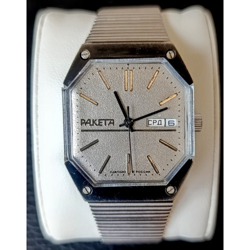 Vintage Raketa Star Wars Mechanical Watch – Russian Day-Date Wristwatch 1990s