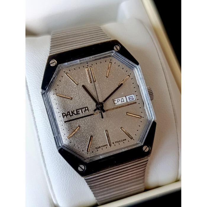 Vintage Raketa Star Wars Mechanical Watch – Russian Day-Date Wristwatch 1990s