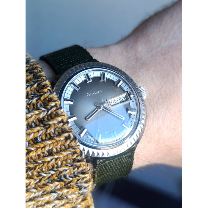Raketa UFO Vintage Soviet Watch 2628H Day Date 1980s