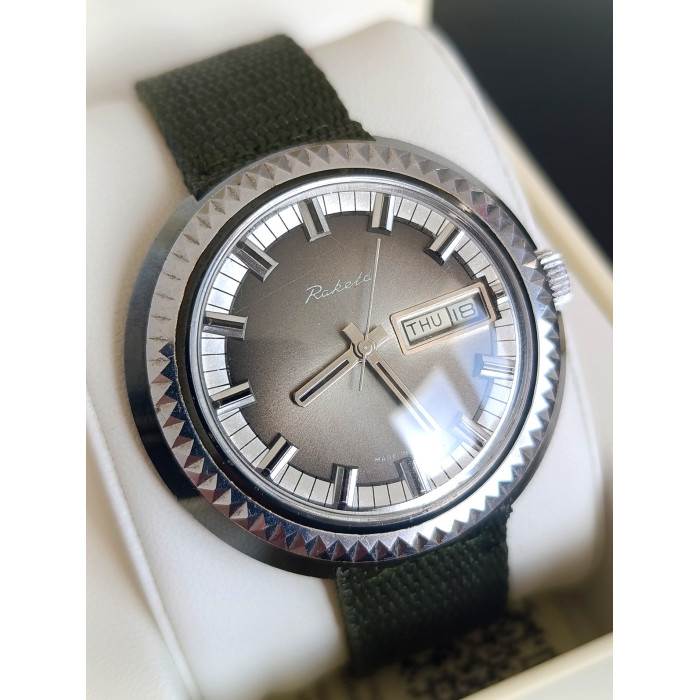 Raketa UFO Vintage Soviet Watch 2628H Day Date 1980s