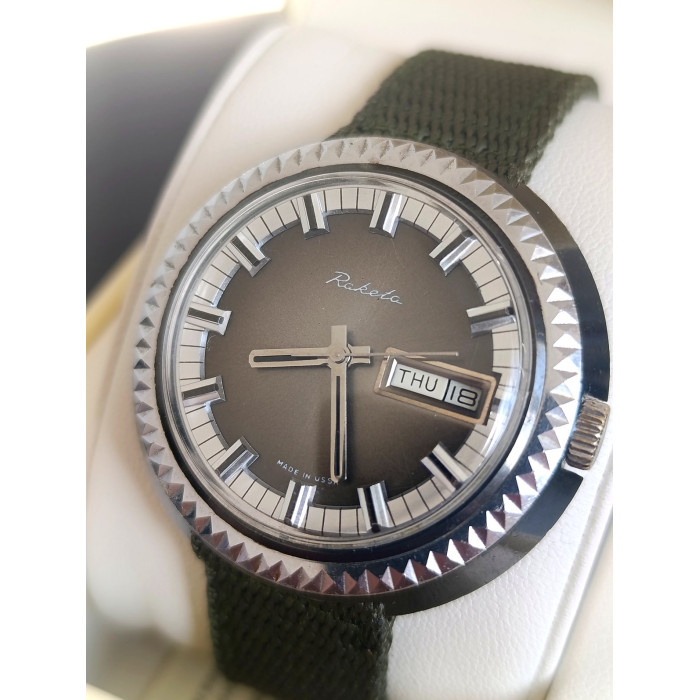 Raketa UFO Vintage Soviet Watch 2628H Day Date 1980s