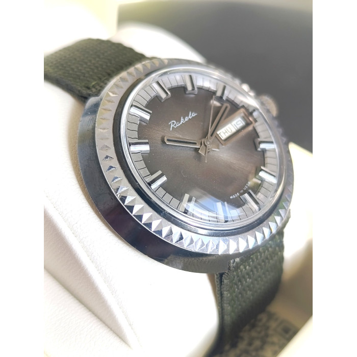 Raketa UFO Vintage Soviet Watch 2628H Day Date 1980s