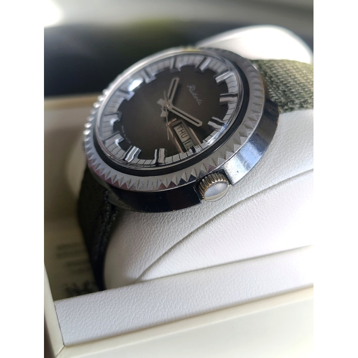 Raketa UFO Vintage Soviet Watch 2628H Day Date 1980s