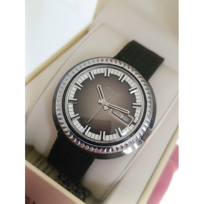 Raketa UFO Vintage Soviet Watch 2628H Day Date 1980s