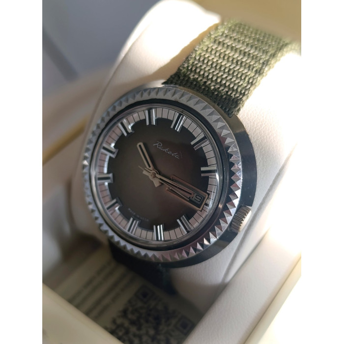 Raketa UFO Vintage Soviet Watch 2628H Day Date 1980s