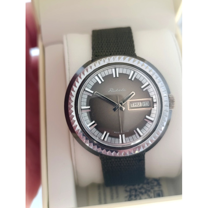 Raketa UFO Vintage Soviet Watch 2628H Day Date 1980s