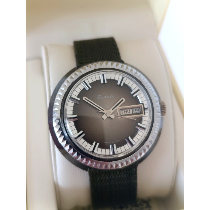 Raketa UFO Vintage Soviet Watch 2628H Day Date 1980s