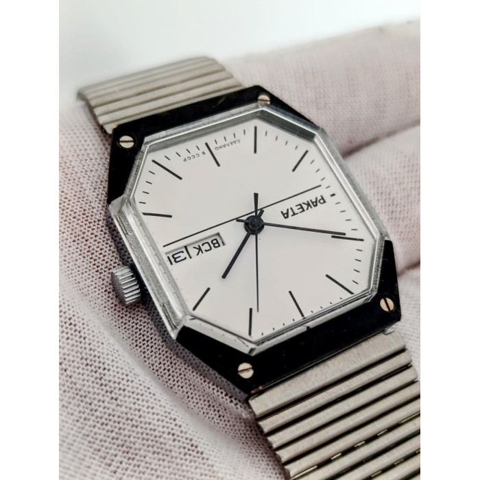 Raketa Star Wars USSR Mechanical Watch – White Dial Day-Date 1980s