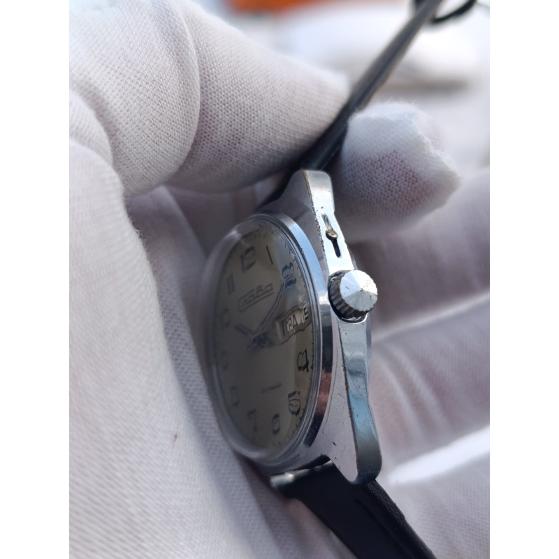 Vintage Slava 2428 Dual Calendar Watch 1980s USSR | 26 Jewels | Serviced Mechani Vintage Slava 2428 Dual Calendar Watch 1980s USSR | 26 Jewels | Serviced Mechani