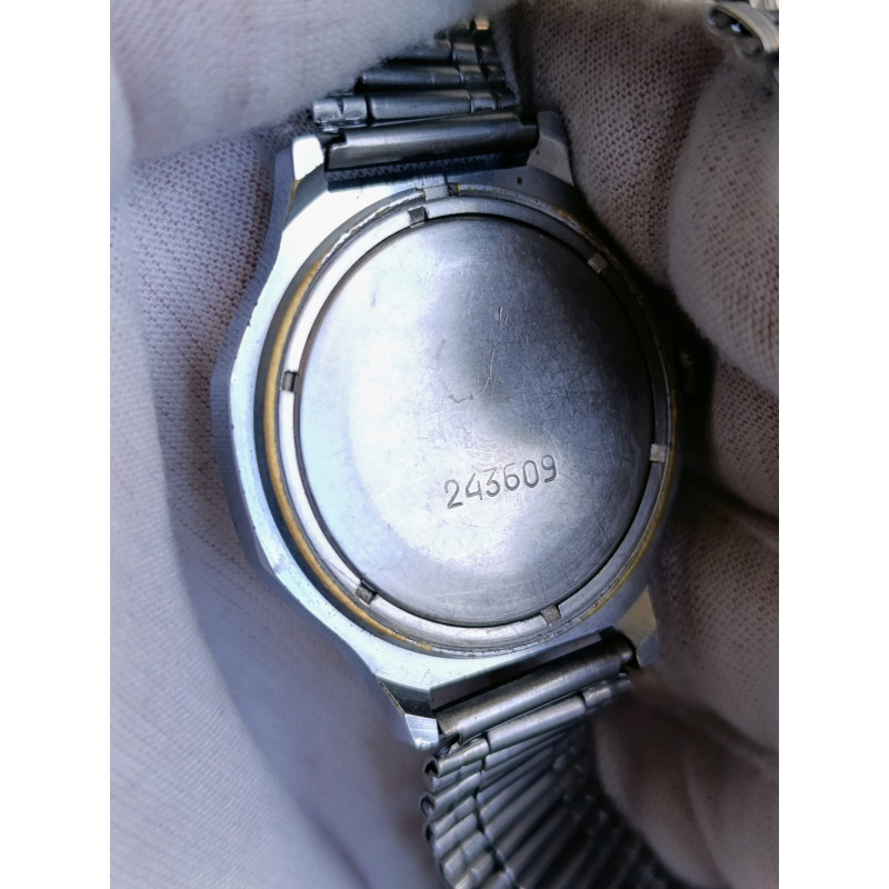 Vintage Slava Soviet Mechanical Watch — Caliber 2428, 26 Jewels, Day-Date Vintage Slava Soviet Mechanical Watch — Caliber 2428, 26 Jewels, Day-Date