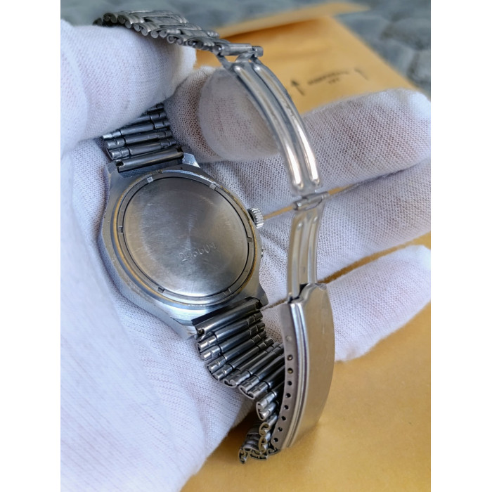 Vintage Slava Soviet Mechanical Watch — Caliber 2428, 26 Jewels, Day-Date