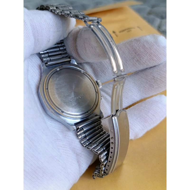Vintage Slava Soviet Mechanical Watch — Caliber 2428, 26 Jewels, Day-Date Vintage Slava Soviet Mechanical Watch — Caliber 2428, 26 Jewels, Day-Date