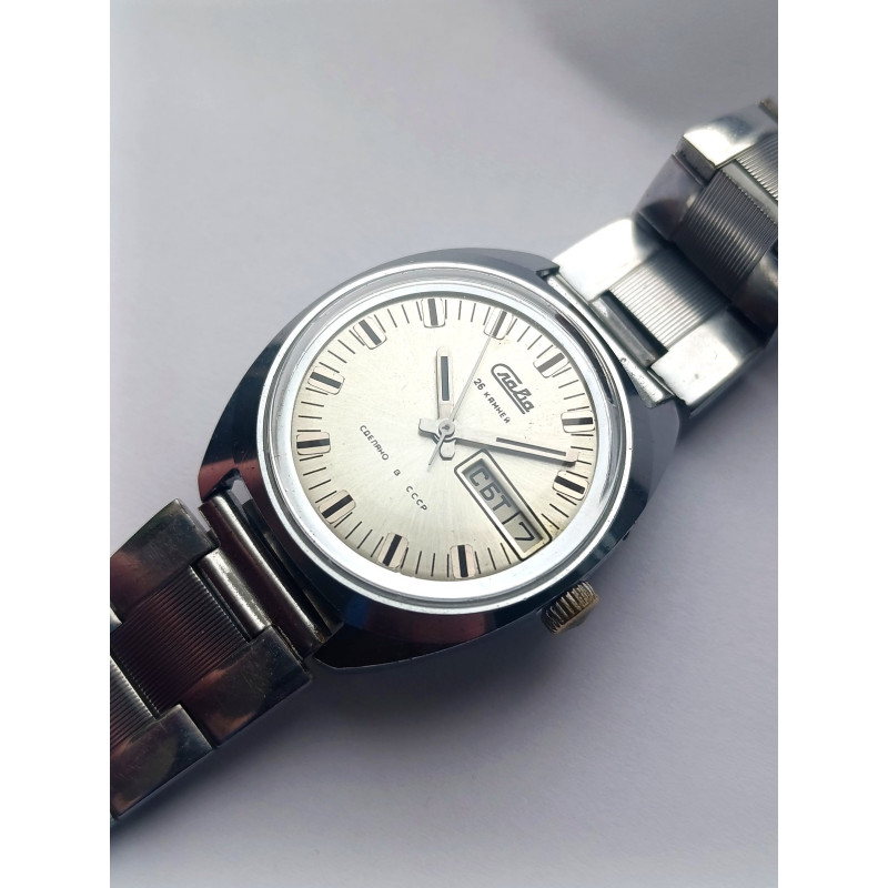Vintage Soviet Watch Slava Cal 2428 26jewels Made in USSR 2 Moscow Watch Factory Vintage Soviet Watch Slava Cal 2428 26jewels Made in USSR 2 Moscow Watch Factory