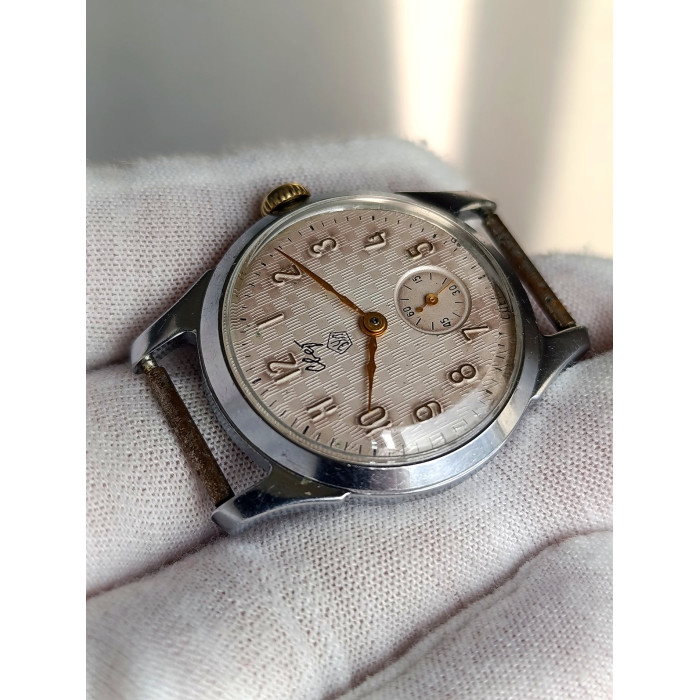 Vintage Soviet Watch Svet Cal. 2603 (16 Jewels) – Cream Textured Dial