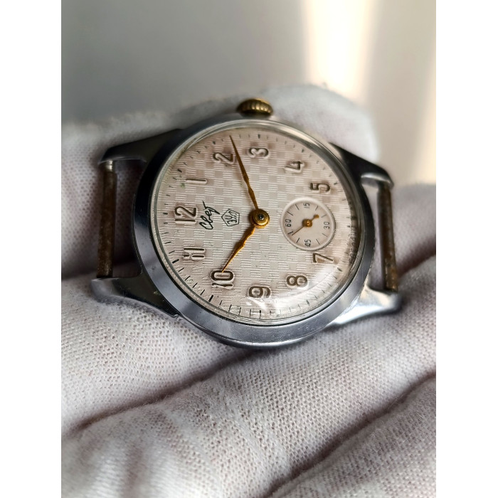 Vintage Soviet Watch Svet Cal. 2603 (16 Jewels) – Cream Textured Dial