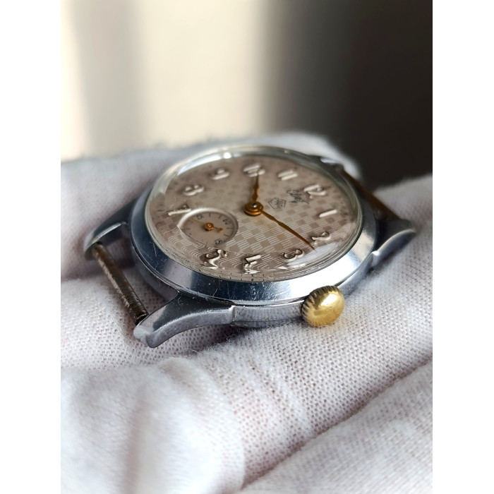 Vintage Soviet Watch Svet Cal. 2603 (16 Jewels) – Cream Textured Dial