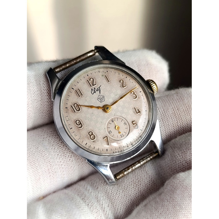 Vintage Soviet Watch Svet Cal. 2603 (16 Jewels) – Cream Textured Dial