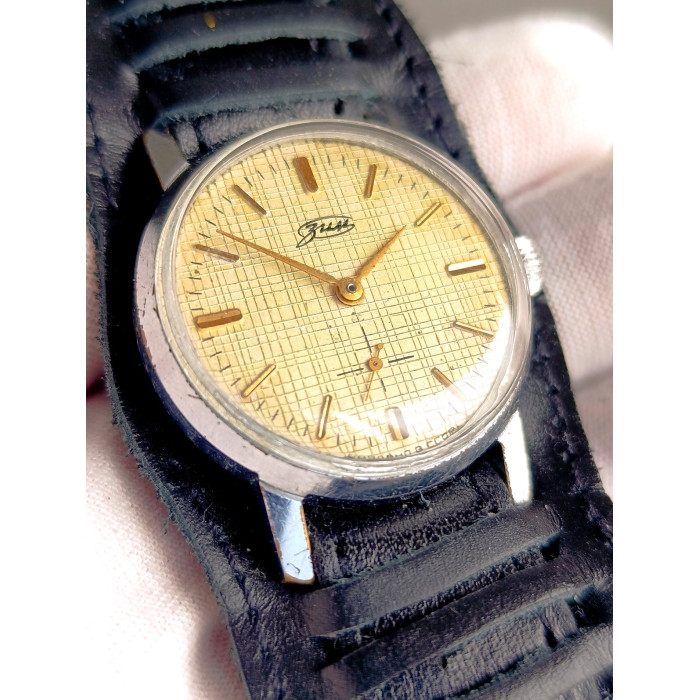 Vintage ZIM USSR Mechanical Watch Caliber 2602 Rare Waffle Dial Gold Hands