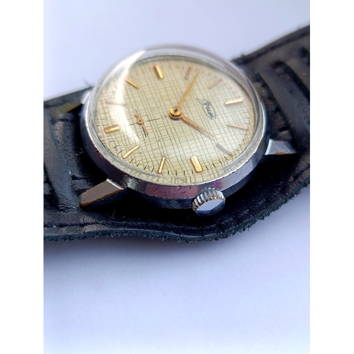 Vintage ZIM USSR Mechanical Watch Caliber 2602 Rare Waffle Dial Gold Hands