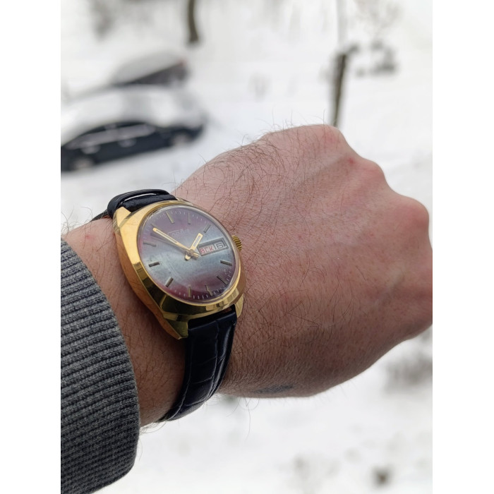 Vintage Slava 2428 USSR Watch – Purple Gradient Dial, Cyrillic Day-Date