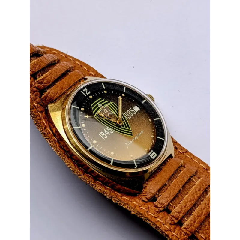 Vostok Komandirskie 2234 Soviet Watch – Gold-Plated WWII Anniversary Edition Vostok Komandirskie 2234 Soviet Watch – Gold-Plated WWII Anniversary Edition