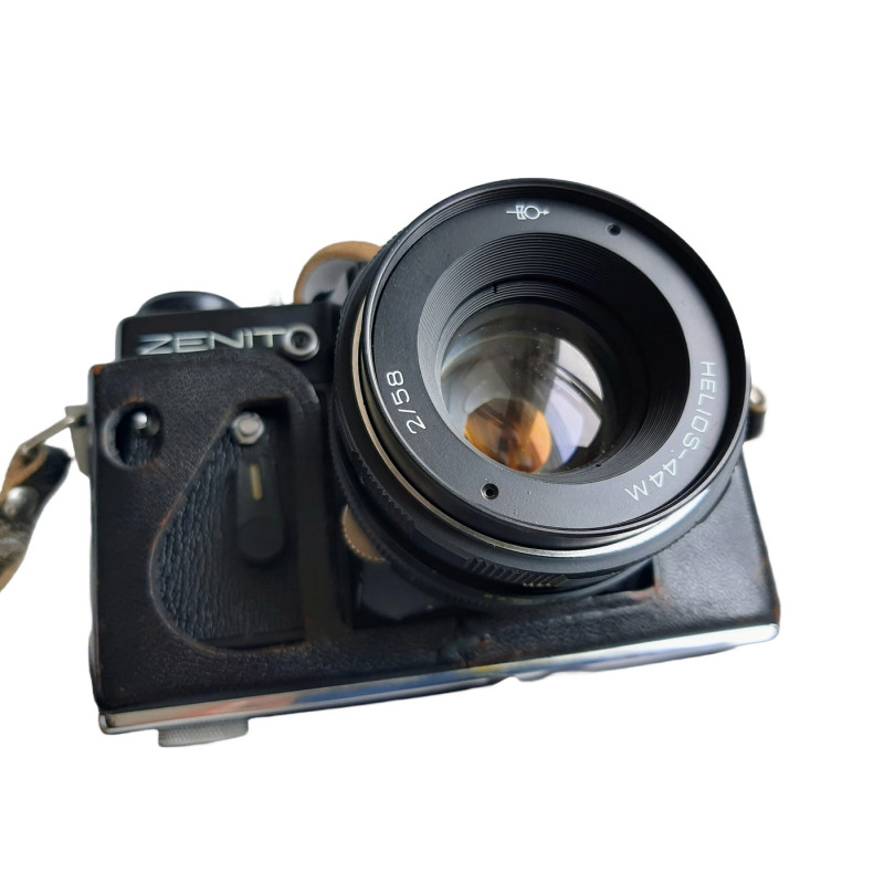 Vintage Zenit-EM 35mm SLR Camera: Timeless Craftsmanship for Photography Enthusiasts Vintage Zenit-EM 35mm SLR Camera: Timeless Craftsmanship for Photography Enthusiasts
