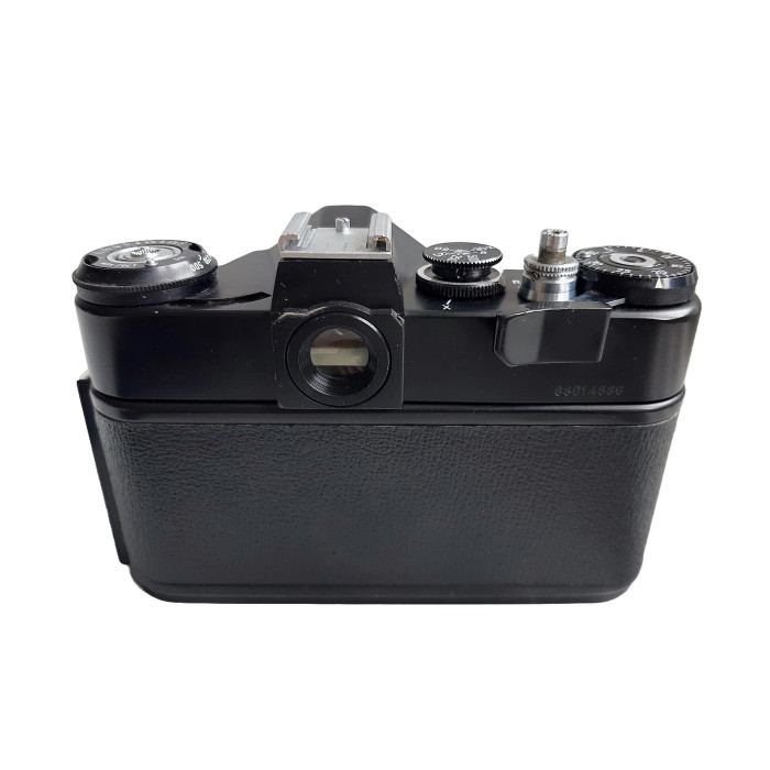 Vintage Zenit-EM 35mm SLR Camera: Timeless Craftsmanship for Photography Enthusiasts