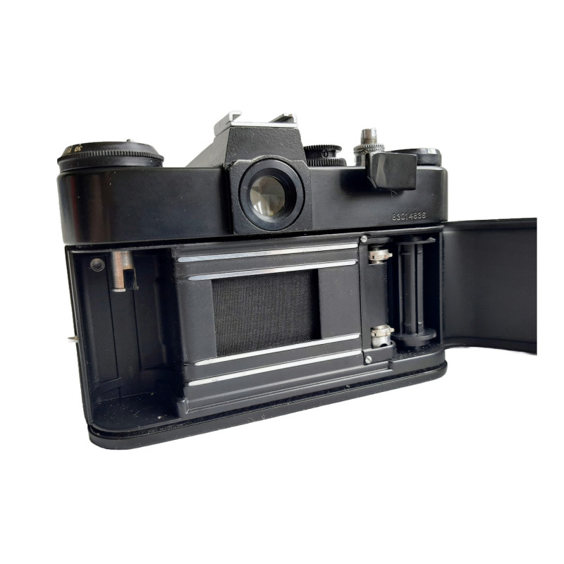 Vintage Zenit-EM 35mm SLR Camera: Timeless Craftsmanship for Photography Enthusiasts Vintage Zenit-EM 35mm SLR Camera: Timeless Craftsmanship for Photography Enthusiasts