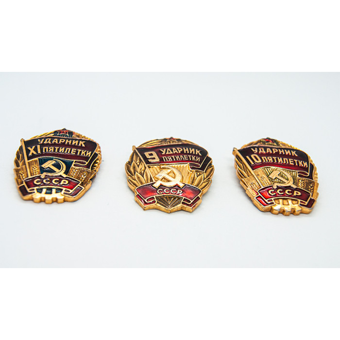 Soviet badge Drummer 9,10,11 five-year plans. RED FLAG | Hammer and sickle of the USSR