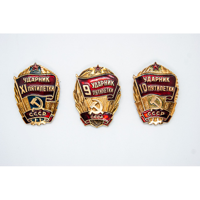 Soviet badge Drummer 9,10,11 five-year plans. RED FLAG | Hammer and sickle of the USSR