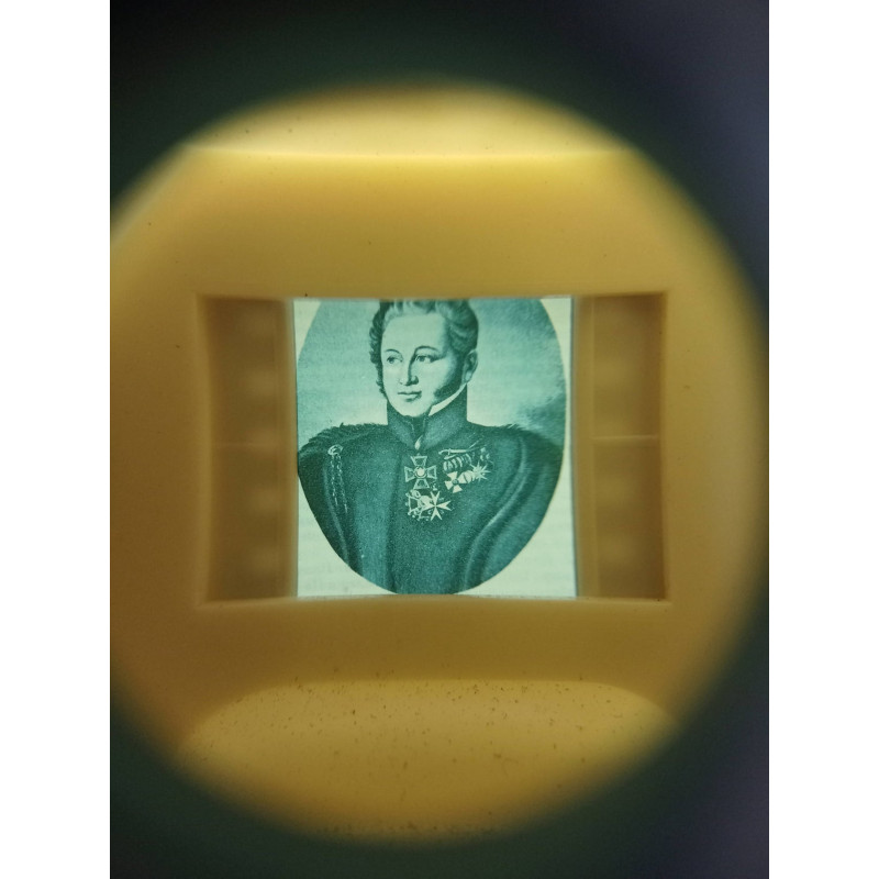 SOVIET russian portable SLIDE VIEWER +72 slides with Russian literary figures Poets and other prominent historical figures of Russia SOVIET russian portable SLIDE VIEWER +72 slides with Russian literary figures Poets and other prominent historical figures of Russia