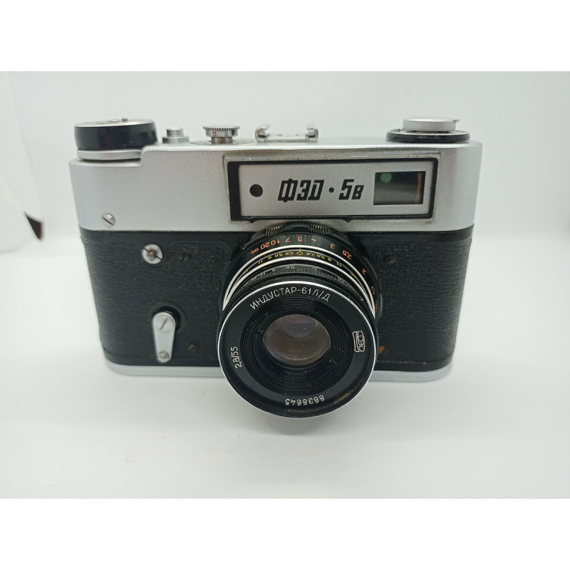 Russian SOVIET CAMERA FED 5v Rangefinder camera 80s with lens Industar-61 L / D 2.8 / 55 Russian SOVIET CAMERA FED 5v Rangefinder camera 80s with lens Industar-61 L / D 2.8 / 55