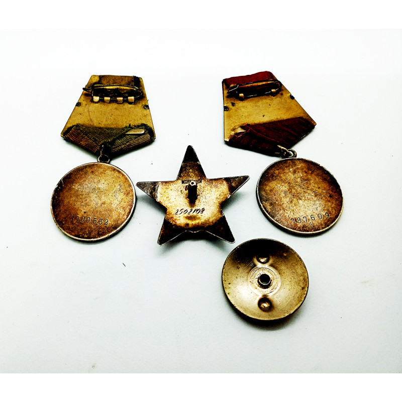 Original Soviet Russian Combat Order Red Star +2 Medal For Courage Bravery For one person Original Soviet Russian Combat Order Red Star +2 Medal For Courage Bravery For one person