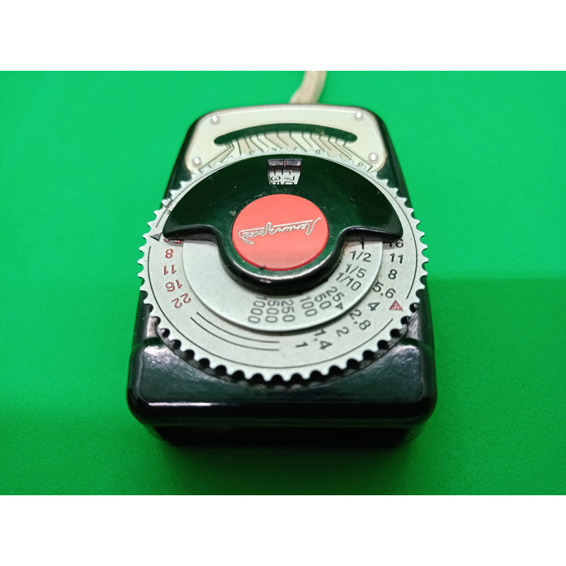 Soviet photo light meter for film cameras Russian light meter for film photography Leningrad Soviet photo light meter for film cameras Russian light meter for film photography Leningrad