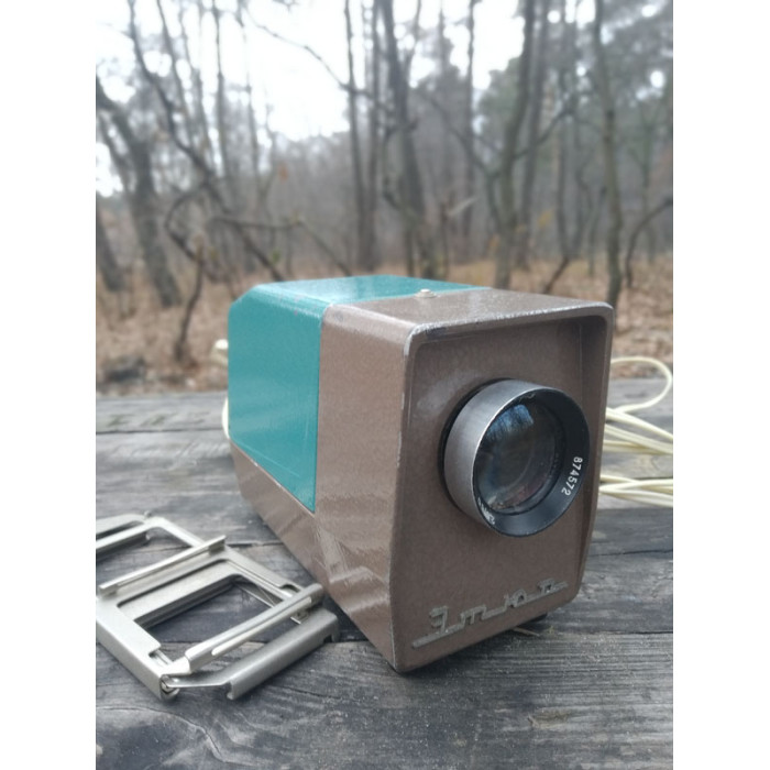VINTAGE SOVIET slide projector Etude.  Rare slide projector made in the USSR 1970s