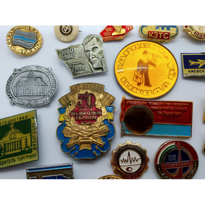 A set of pins of the USSR Various themes Tourism Aeroflot Cities SOVIET Pins 30 pieces