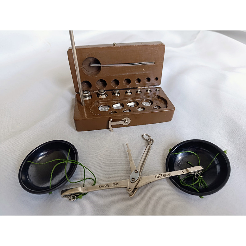 Laboratory scales with weights MIZ N-Tagil Original Set Made in USSR 1961 Laboratory scales with weights MIZ N-Tagil Original Set Made in USSR 1961