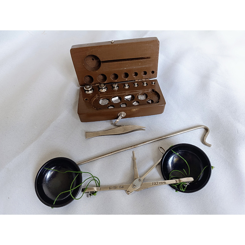 Laboratory scales with weights MIZ N-Tagil Original Set Made in USSR 1961 Laboratory scales with weights MIZ N-Tagil Original Set Made in USSR 1961